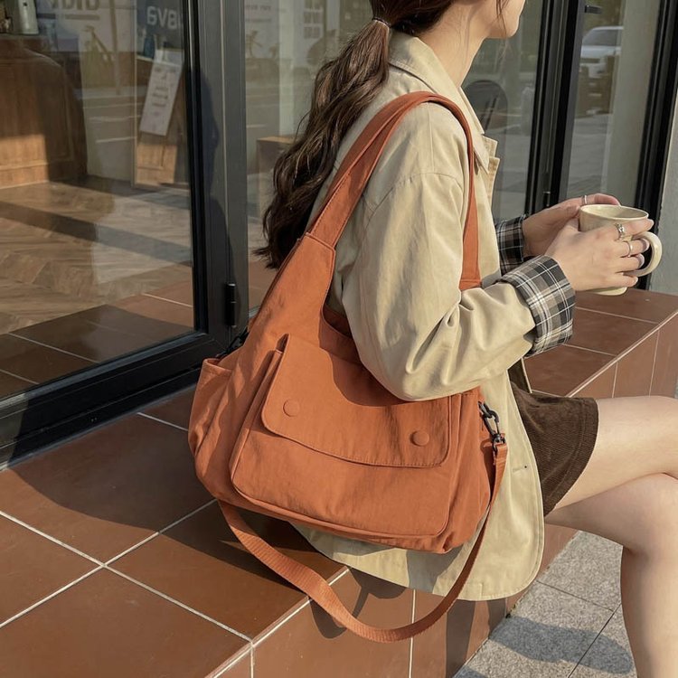 สีทึบ All-Match กระเป๋าสะพายสายคล้องไหล่ที่ถอดออกได้สุภาพสตรี Casual Simple Messenger กระเป๋า Multi-Pocket