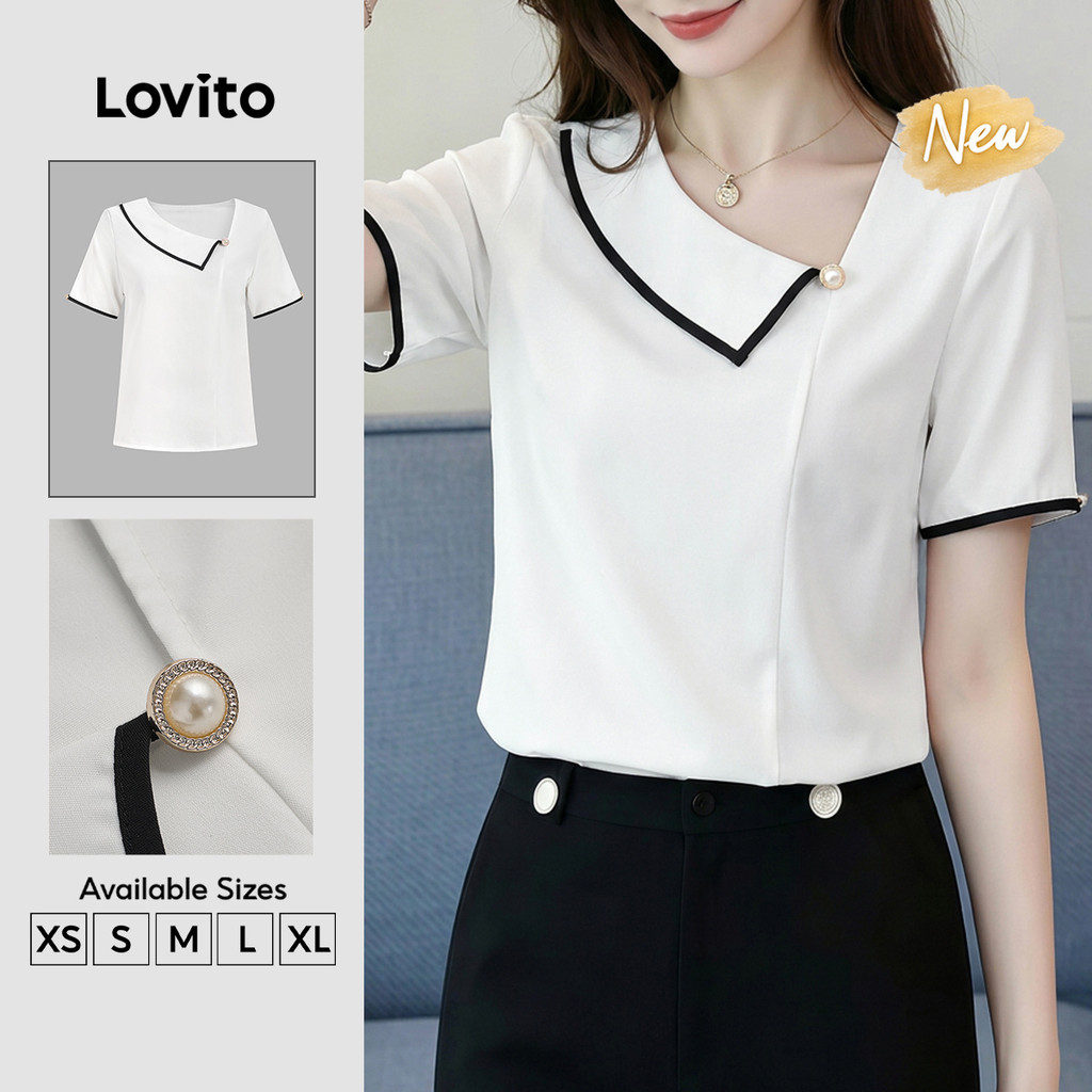 (New Arrival) Lovito เสื้อเบลาส์สีขาวผู้หญิง สไตล์หรูหรา คอปกสีบล็อก ทรงไม่สมมาตร เหมาะสําหรับฤดูใบไ