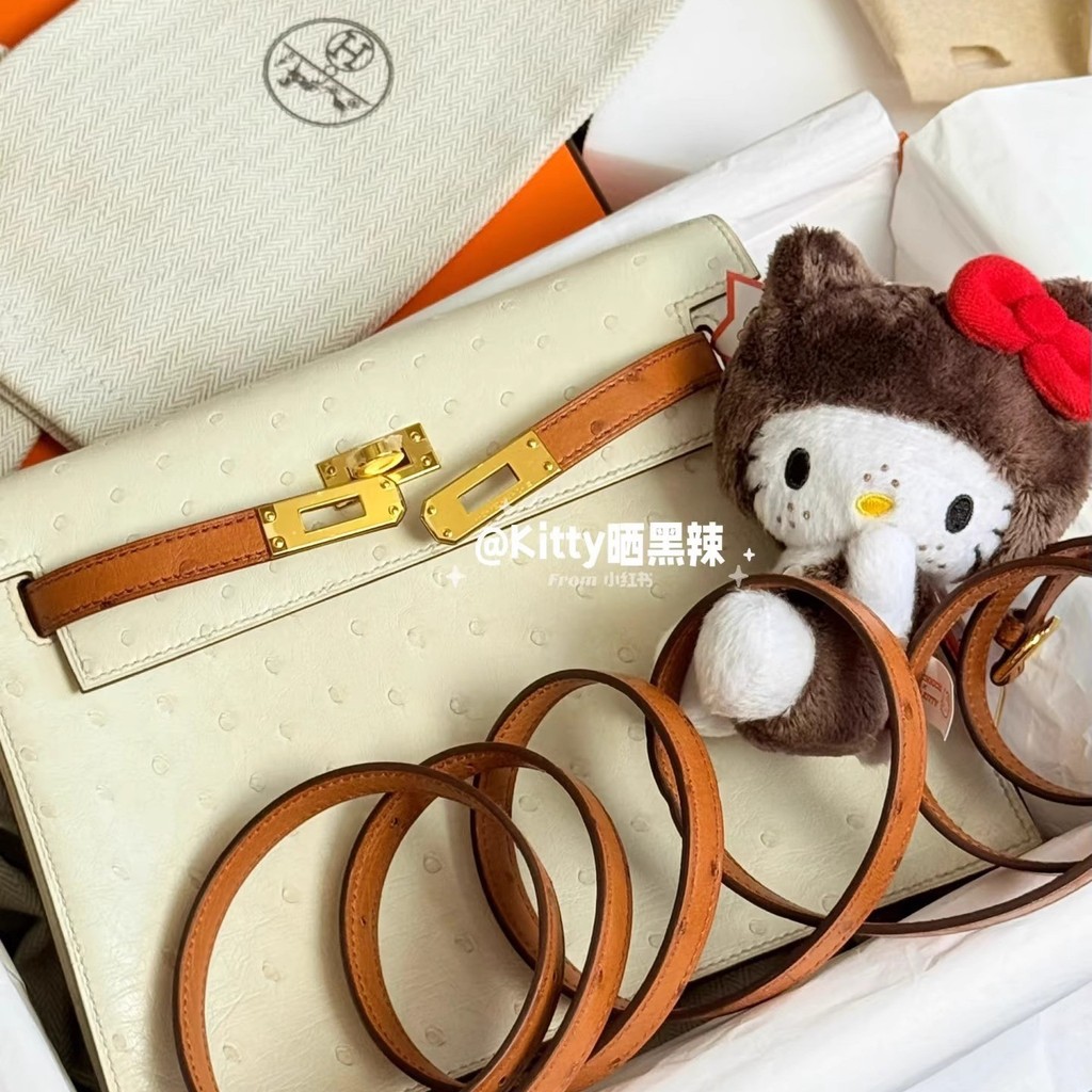 ตุ๊กตาฮัลโลว์คิตตี้ มินิตุ๊กตาพร้อมฝ้ากระ สำหรับคล้องกระเป๋านักเรียน - รูปที่ 3