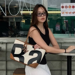 🔥สินค้าเข้าใหม่จ้า🔥 New Correction กระเป๋าสะพายข้างพร้อมส่ง สะพายขึ้นไหล่ งานสวยติดกระแส