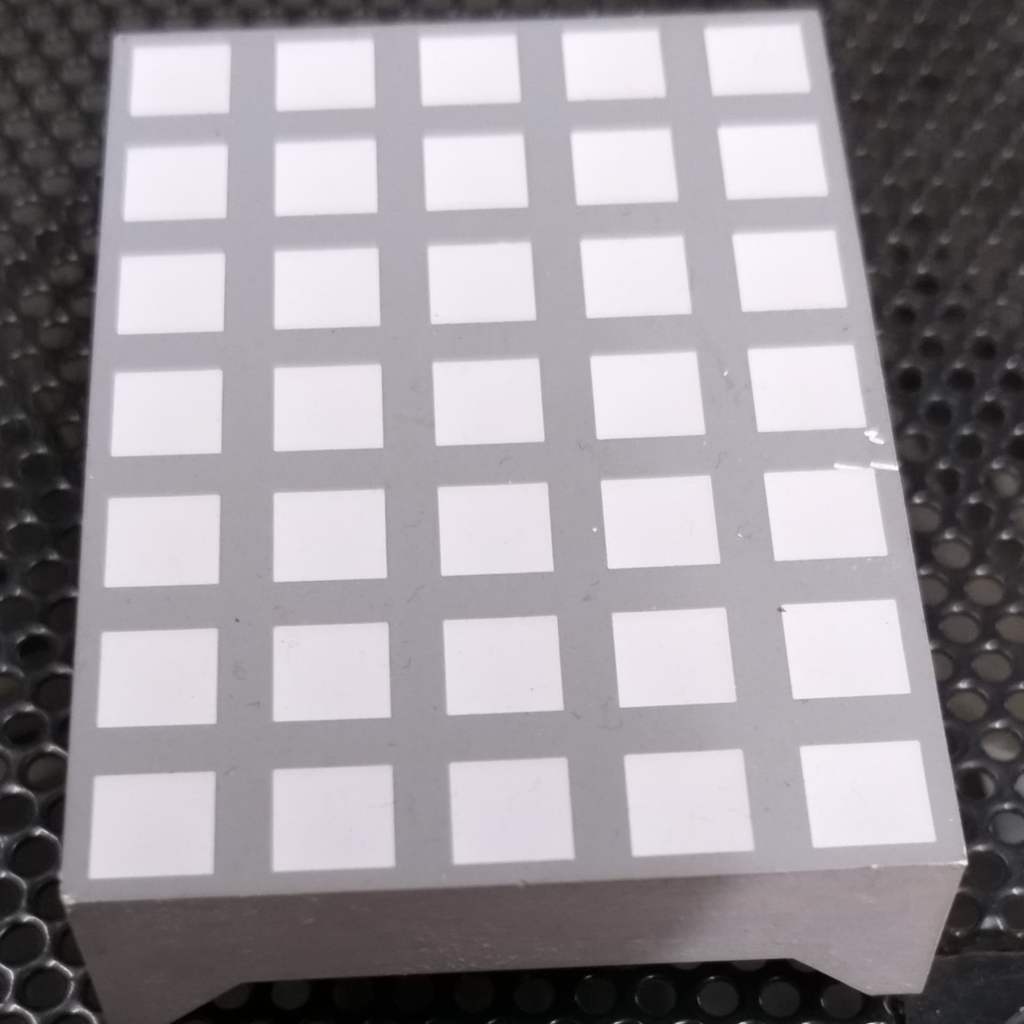 Dot matrix 5x7 สี่เหลี่ยมสีเทา Dot matrix 5x7 สี่เหลี่ยมสีเทา Dot matrix 5x7 สี่เหลี่ยมสีเทา [Elca]
