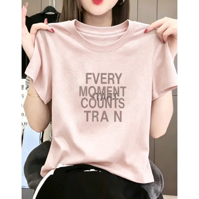 【จัดส่งภายใน 24 ชั่วโมง】เสื้อยืดผู้หญิงแขนสั้นพิมพ์ลายไหล่ตรง ผ้ายืด ช่วงซัมเมอร์ สไตล์ฮ่องกง วินเทจ ดูดี เข้ารูป