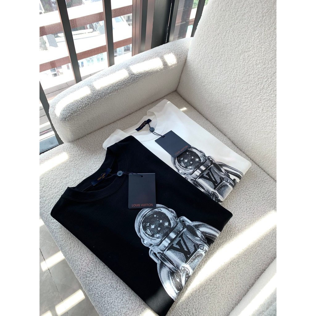 Louis Vuitton/LV Louis Vuitton 2026 คลาสสิกรอบคอแขนสั้นเสื้อยืดผู้ชายผู้หญิงฤดูใบไม้ร่วงเสื้อผ้า 202