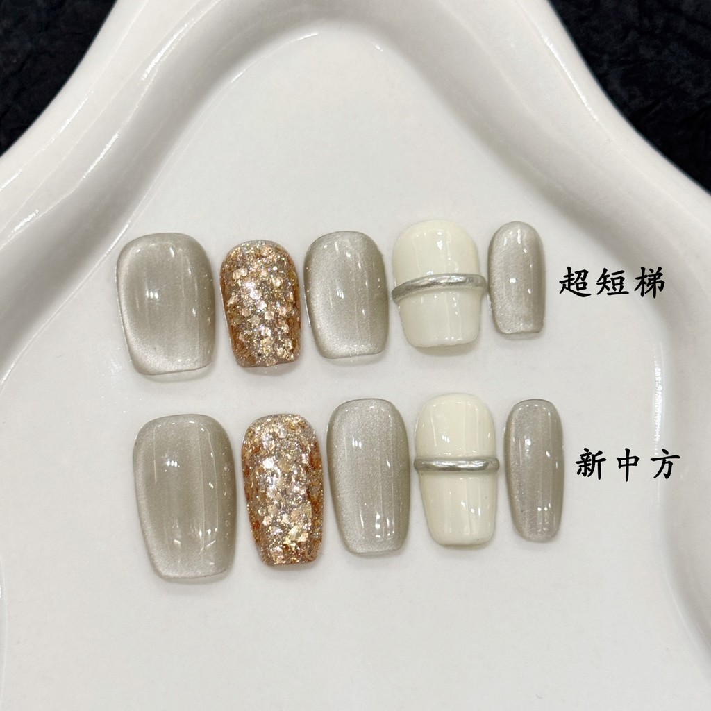 [Paris Past] Milk White Champagne Gold Sequins Mirror Simple Wide-Glow Cats Eye Short Wearable Nail