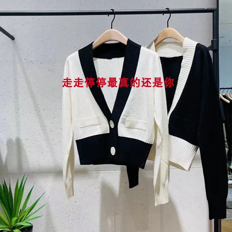 M ฤดูใบไม้ร่วงต้นฉบับสไตล์ใหม่ V คอปุ่มขนาดใหญ่สีดําสีขาวสี Blocking แขนยาวขนสัตว์ถักเสื้อสเวตเตอร์ถ