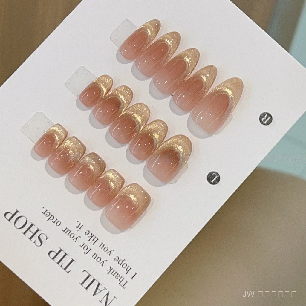 เล็บแฮนด์เมดสไตล์ Gold💗✨ แววตาแมวสีทองหรู เรืองแสงนุ่มละมุน สวยเซ็กซี่แต่บริสุทธิ์ 💫 by JW