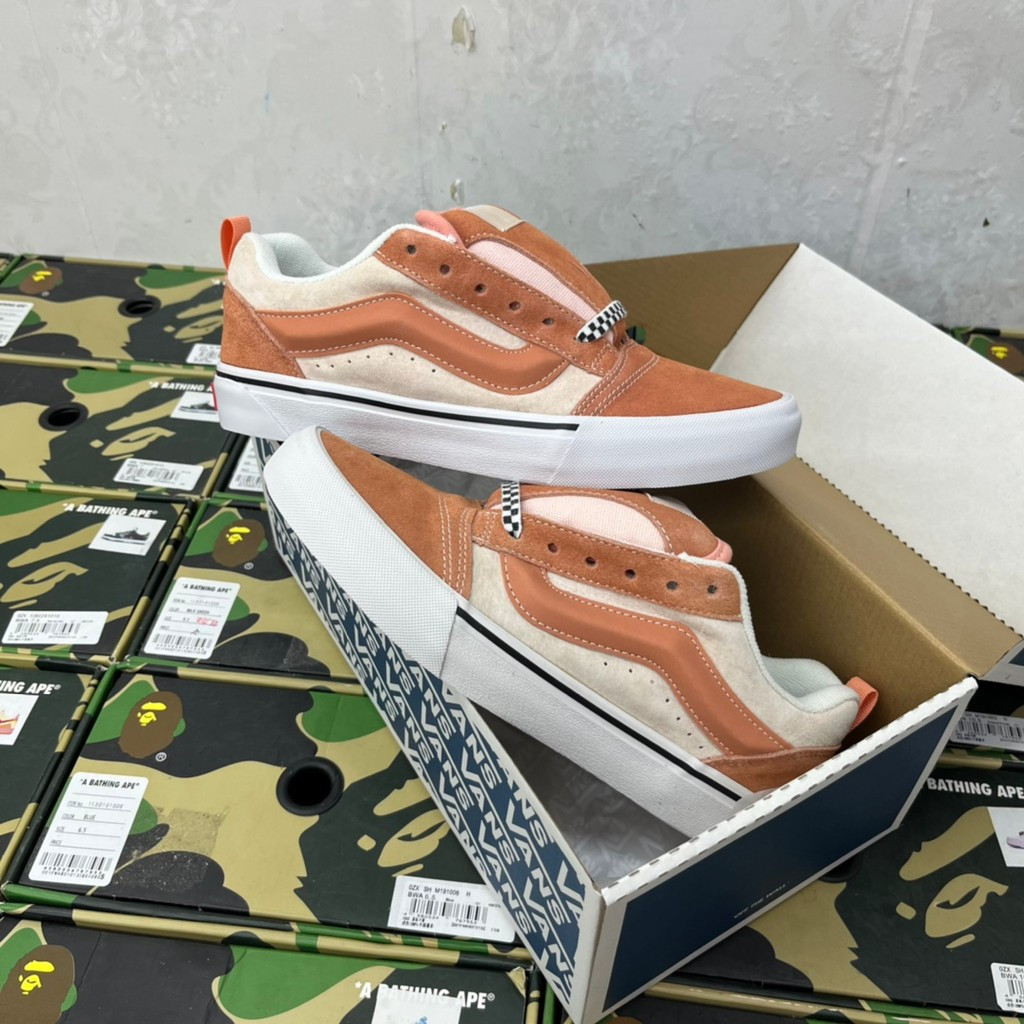 Vans Knu Skool รองเท้าบอร์ดลําลองตัดต่ําสีส้มและสีเบจ