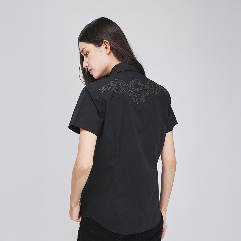 WRANGLER เสื้อเชิ้ตแขนสั้นผู้หญิง คอลเลคชั่น Beyond Indigo รุ่น WR S426WSHSN26 — صورة 4