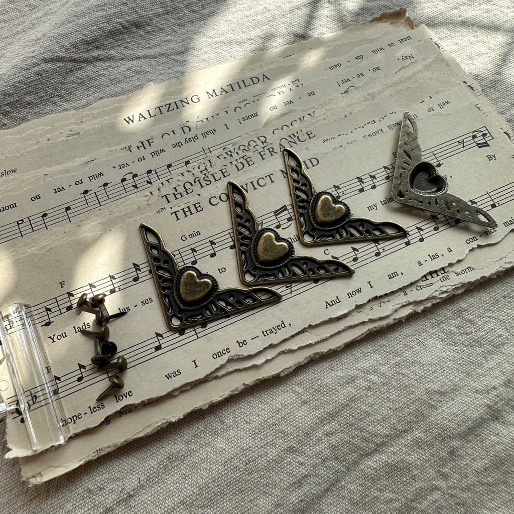 Junk journal สมุดมือโลหะรักแพทช์ตกแต่งอุปกรณ์เสริมนี้