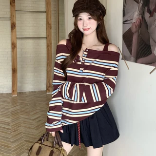 Elly พร้อมส่ง🦄เสื้อยืดแขนยาวเปิดไหล่ลายทาง🦄ดีไซน์เก๋ๆ ทรงหลวม แต่งกระดุมใช้ได้จริง คอวี สไตล์ลำลอง ไปคาเฟ่ น่ารักๆ