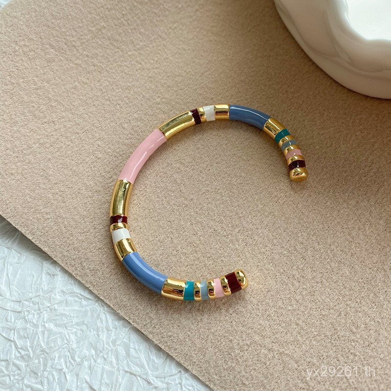 สร้อยข้อมือเคลือบเงาหรูหราสำหรับผู้หญิง สไตล์ยุโรปอเมริกัน สี контраст คงทนไม่จางหาย MIVE