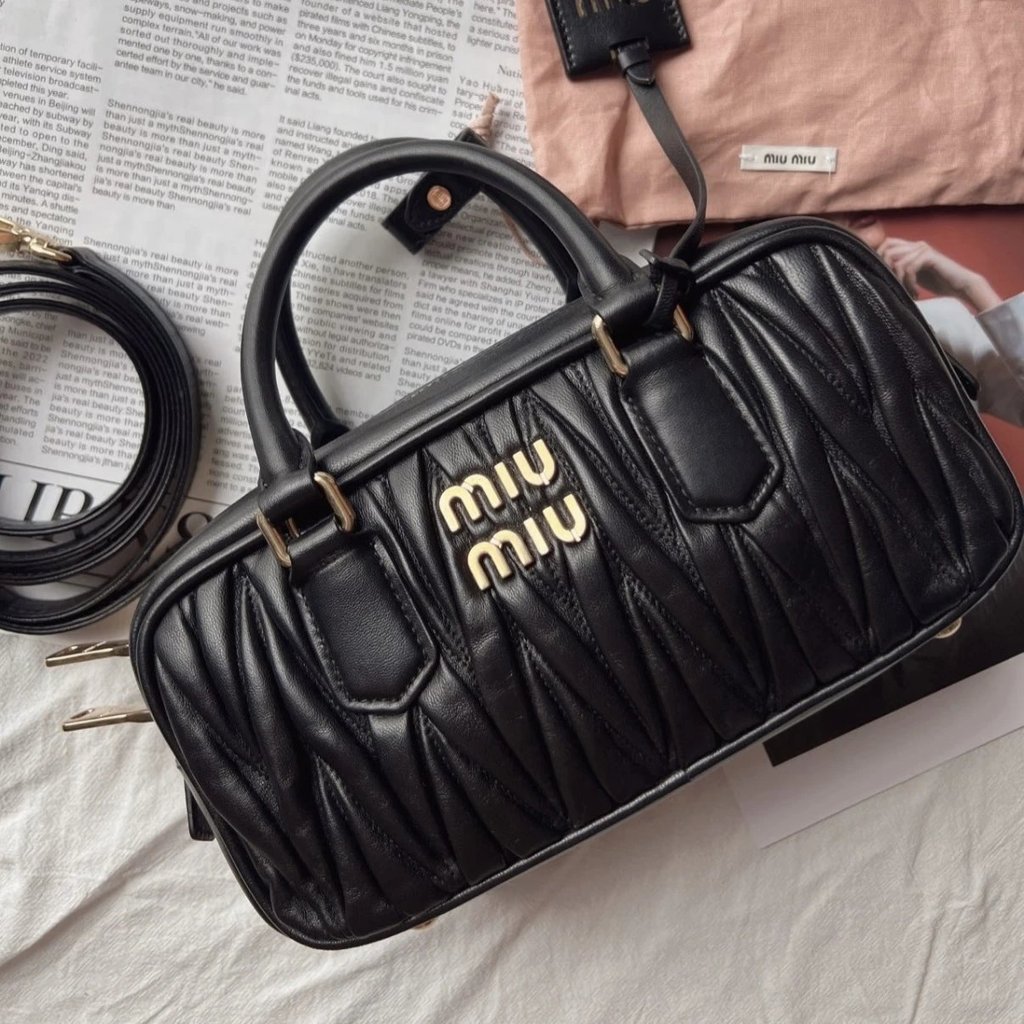 MIUMIU Mumu กระเป๋าถือ Messenger Bag