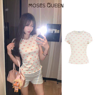 MOSESQUEEN เสื้อยืดแขนสั้นพิมพ์ลายสาวหวานน่ารักและขยับสําหรับผู้หญิง - มีสไตล์ ฟิตติ้ง กระชับสัดส่วน ดีไซน์ไหล่ตรง #63944