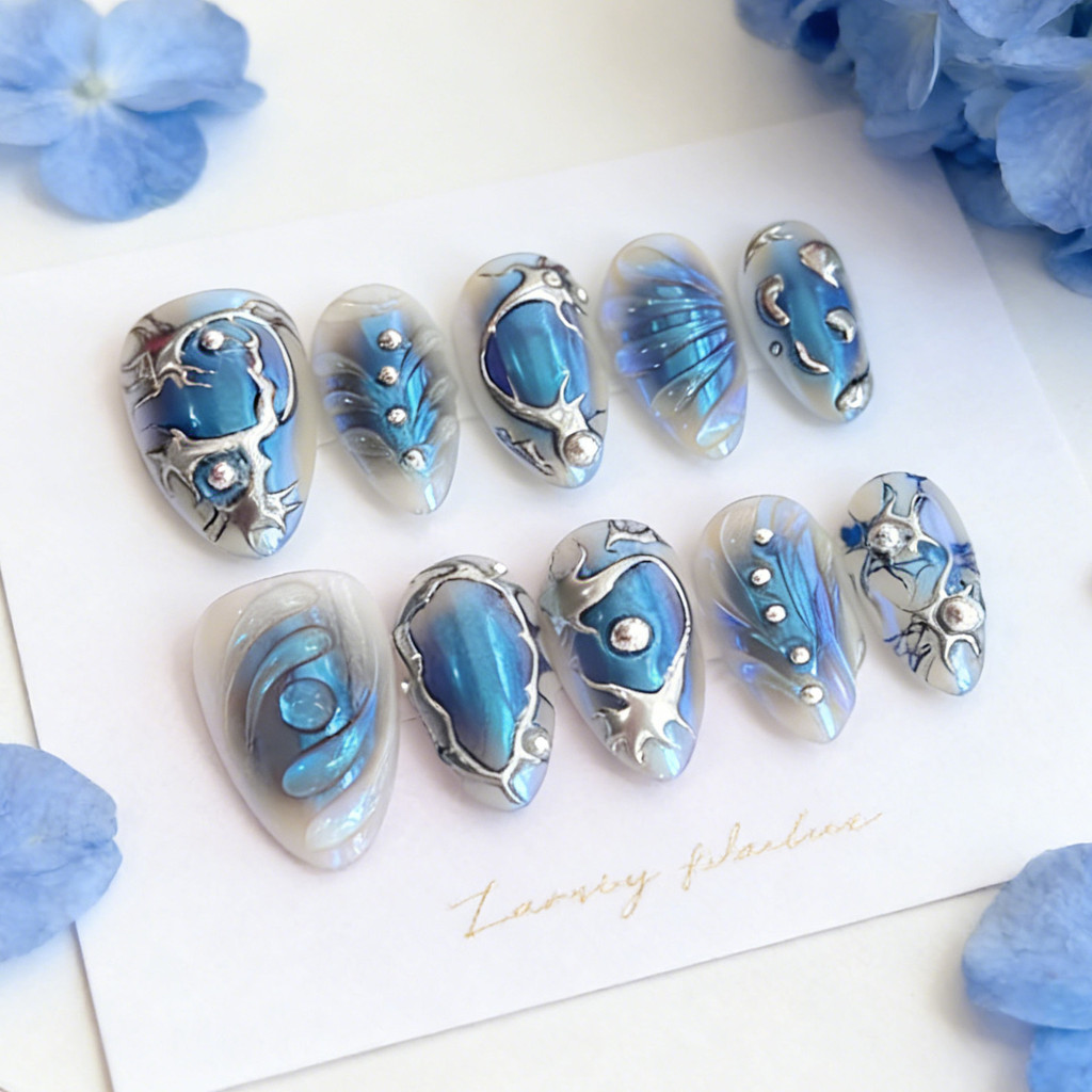 30 ชิ้น Gilt Cats Eye Almond Wear Nails Sapphire Blush พรีเมี่ยมเล็บฝรั่งเศส