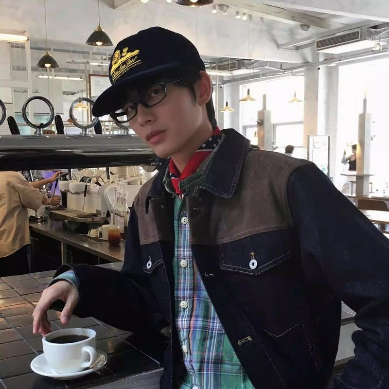 Retro Patchwork Denim Jacket เสื้อแจ็คเก็ตลําลองผู้ชายหลวม