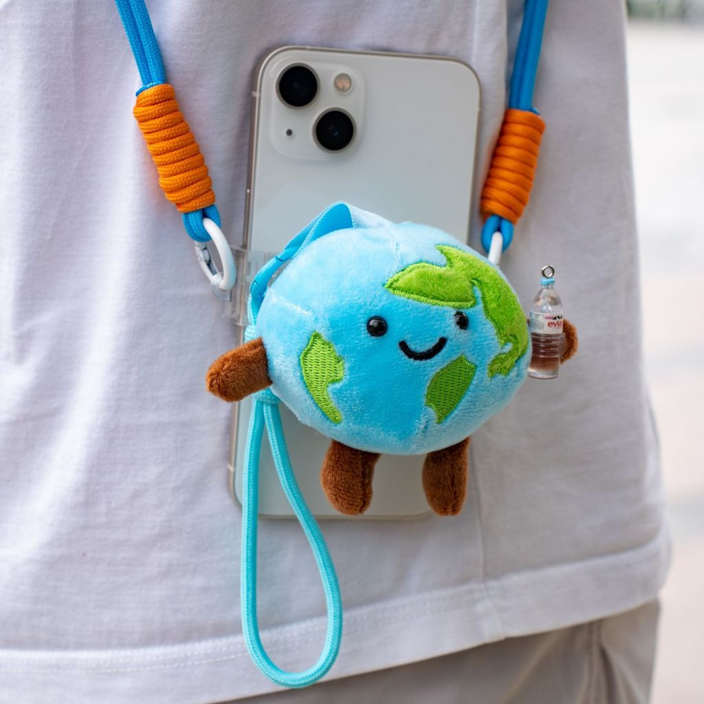 ขายร้อน [Liu Yuning สินค้าสไตล์เดียวกัน] Small Earth Plush Doll Back Clip Phone Case Cross-body Rope