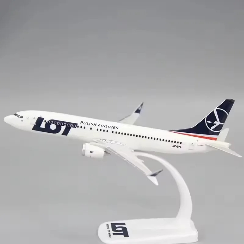 1: 200 Scale B737 Max8 B737 Lot Polish Aviation ABS พลาสติกประกอบของเล่นเครื่องบินเรซิ่นเครื่องบินอา