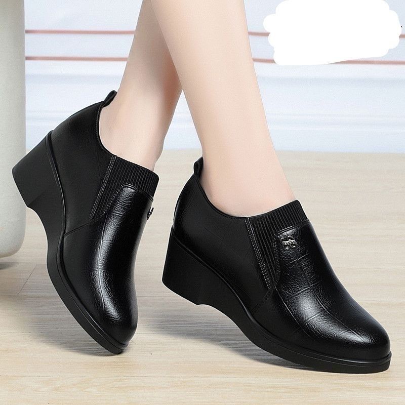 รองเท้า wedge heel low-top สไตล์ใหม่ slip-on สำหรับแม่ แบบยุโรปและอเมริกัน