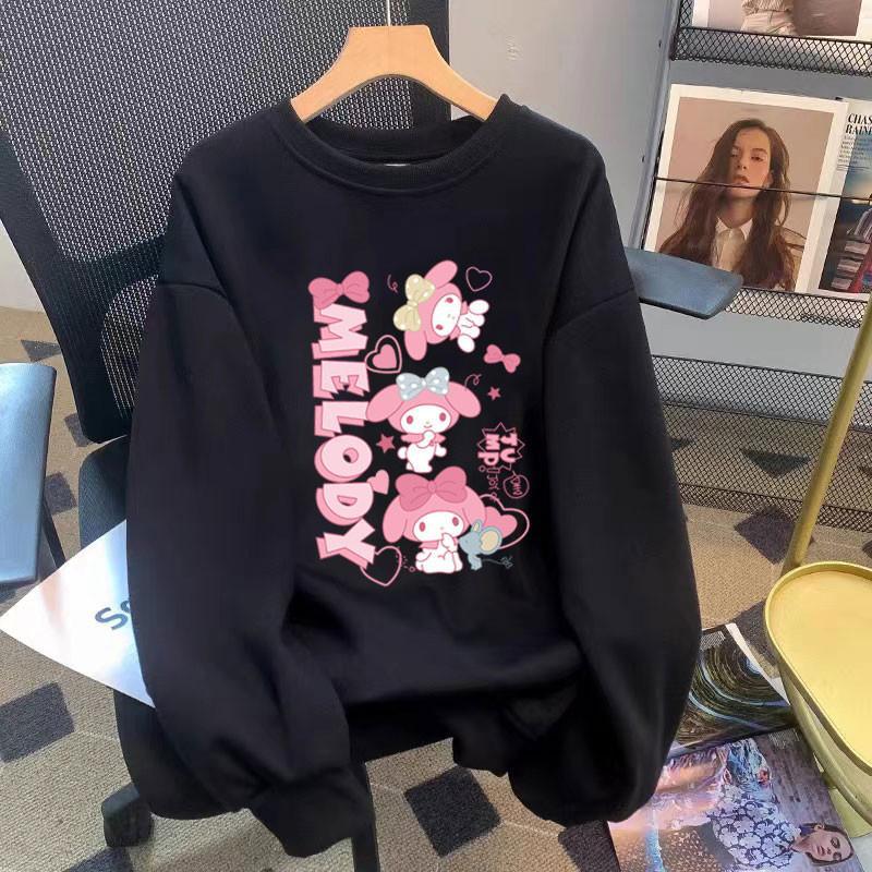 （จัดส่งจากกรุงเทพฯ）unisexเสื้อสเวตเตอร์คอกลมแขนยาวผ้าฝ้าย สไตล์เกาหลีสไตล์สตรีท กระแสหลวมๆ นุ่มและสบาย พิมพ์ มายเมโลดี้