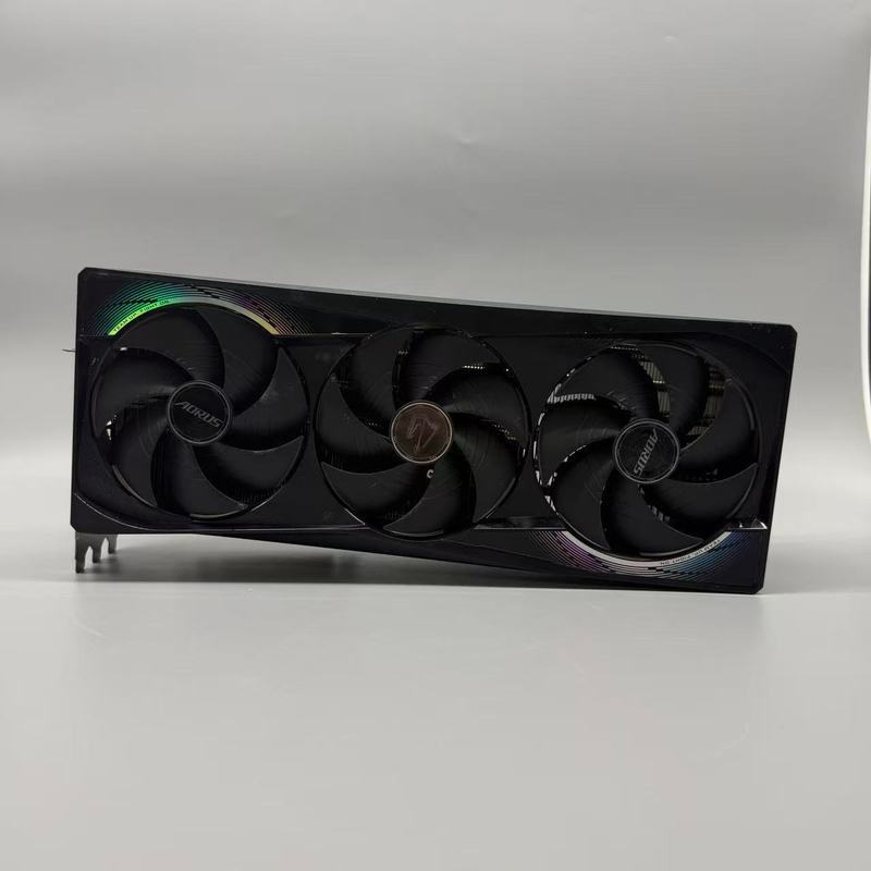 [Gigabyte] RTX5090 ซุปเปอร์แกะสลัก Coreless ไม่มีหน่วยความจําจอแสดงผลกราฟิกการ์ดหม้อน้ํารูปเครื่องปร