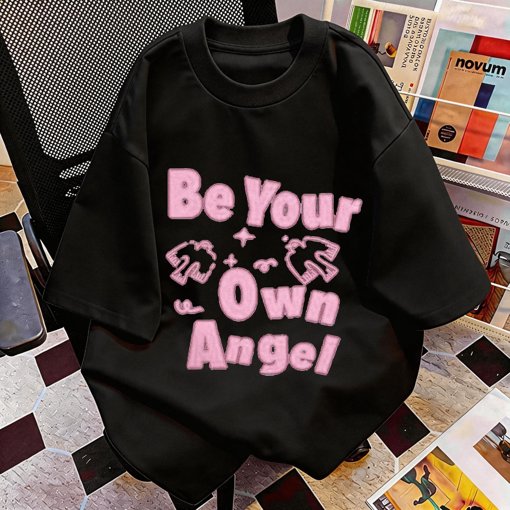 TEE·SHOP เสื้อยืด oversize เสื้อเท่ๆ เกาหลี " Be Your Own Angel " เสื้อแฟชั่นใ เกาหลีสไตล์ พิมพ์ลาย ผ้านิ่มใส่สบาย COD