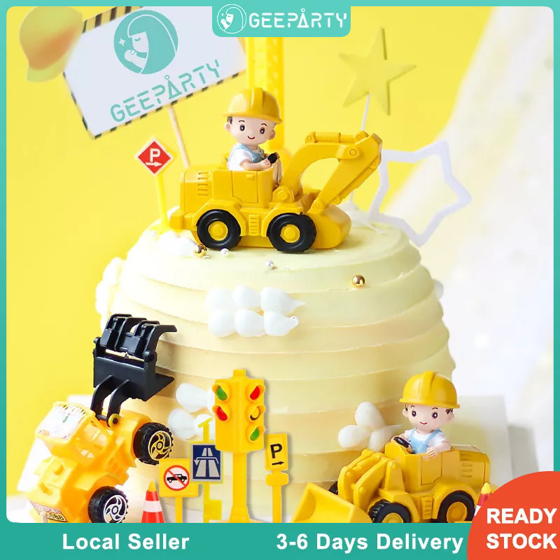 GeeParty อุปกรณ์ตกแต่งเค้กวันเกิด ท็อปเปอร์เค้กธีมก่อสร้าง รถขุด รถก่อสร้าง พร้อมป้ายจราจร สำหรับปาร์ตี้เด็ก