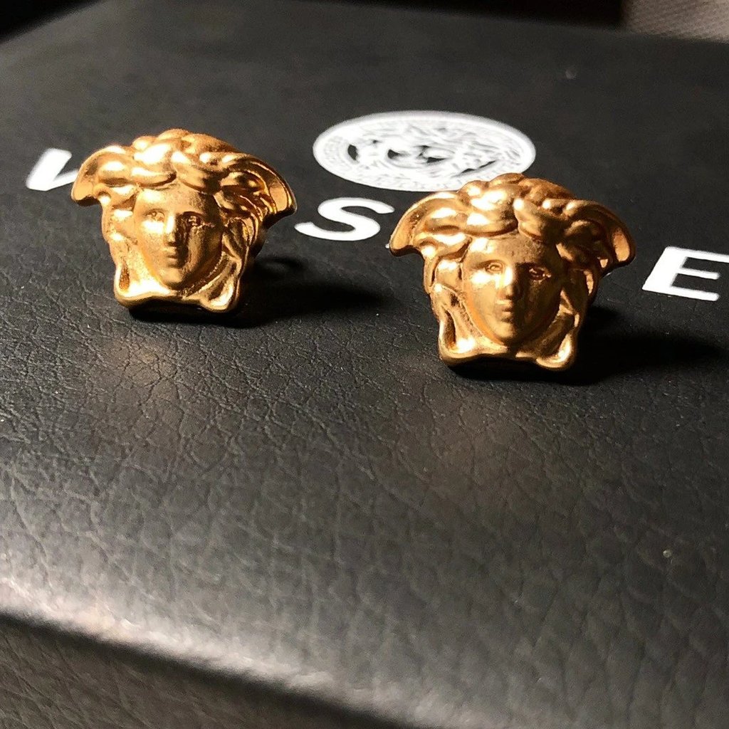 ((รุ่นท็อป) ใหม่ Versace Beauty Head ต่างหู Labyrinth Design ต่างหู Medusa ต่างหูแฟชั่น All-Match วั