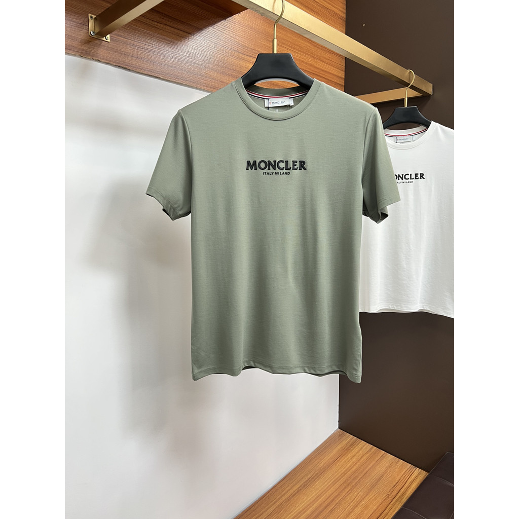 Moncler/Moncler 2026 ต้นฤดูใบไม้ผลิสไตล์ใหม่เสื้อยืดแขนสั้นผู้ชายสไตล์ผู้หญิงคู่สไตล์เคาน์เตอร์จดหมา