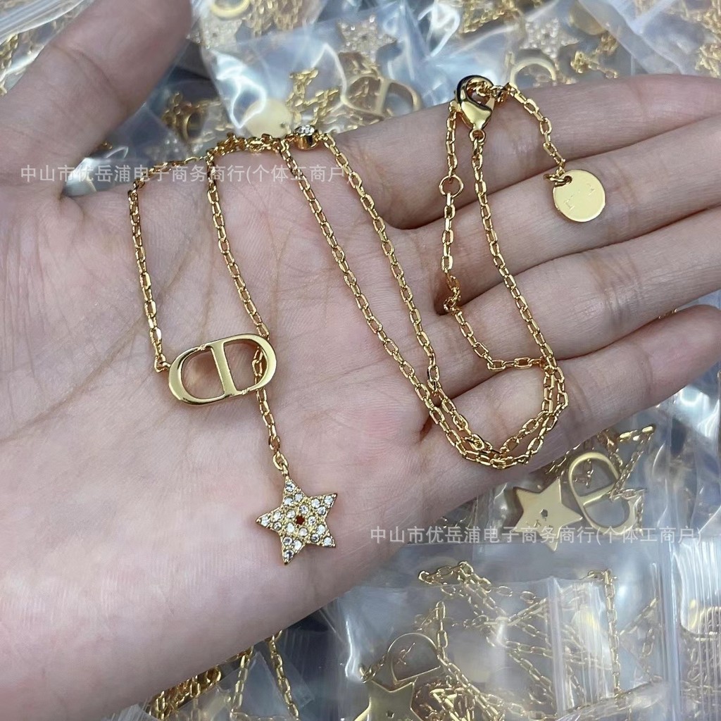 Yeah Version Dijia Ds Letter CD Perforated Full Diamond Star สร้อยคอผู้หญิง Glossy Pig Nose Clavicle