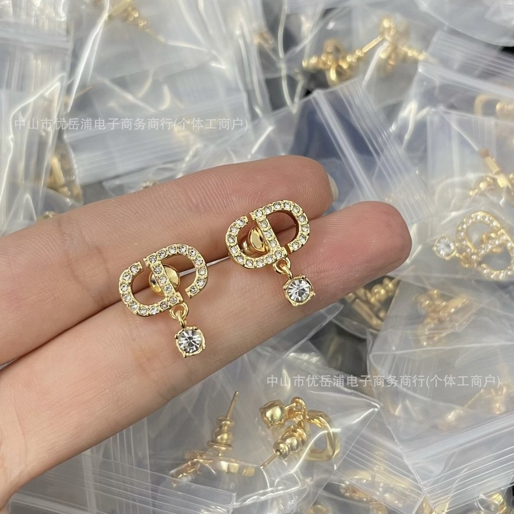 คู่รุ่น Dijia Ds Letter CD หมูจมูกสีทองสีขาวชุดเพชรสร้อยคอหญิงแฟชั่นต่างหูเพชรเต็ม yyy8.24