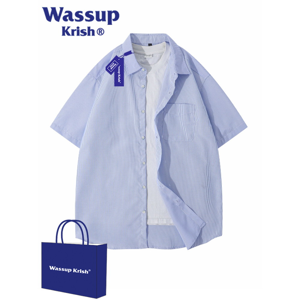 WASSUP KRISH เสื้อผู้ชายฤดูร้อน 2025 สไตล์ใหม่หลวมลายแนวตั้งเสื้อครึ่งแขนเสื้อแจ็คเก็ตปกลําลอง