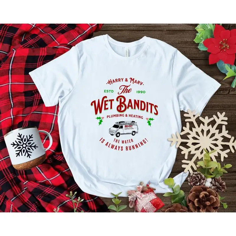 เสื้อยืดภาพยนตร์คริสต์มาส The Wet Bandits เป็นเสื้อที่เหมาะสำหรับแฟนภาพยนตร์เรื่อง Home Alone และเป็