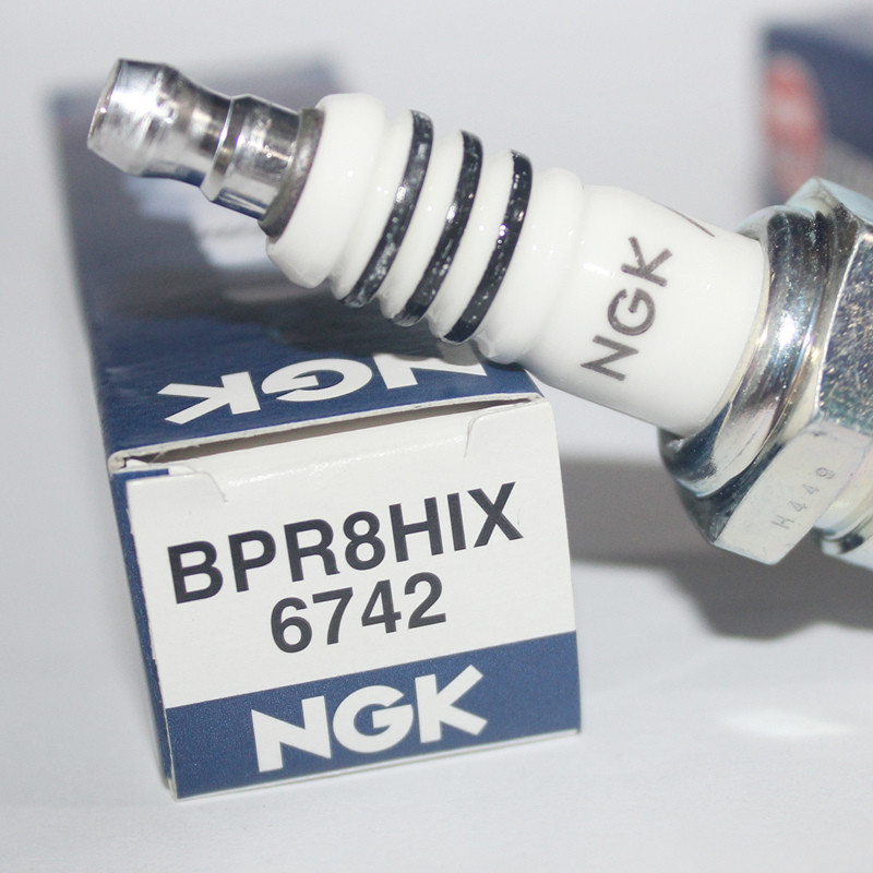 หัวเทียน NGK Iridium BPR8HIX E6TC 4114 BP7HS BPR8HS BP8HS-10 BP8HS