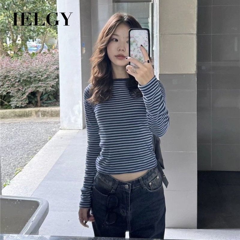 เสื้อยืดผู้หญิงสไตล์ Slim Fit คอด้ายวง ออกแบบลายสำหรับต้นฤดูใบไม้ร่วง