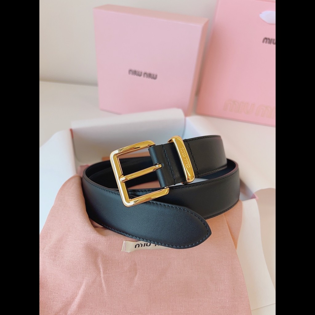 เข็มขัดหนังวัวแท้ชั้นบนสุดของ MIUMiu เป็นกางเกงยีนส์ผู้หญิงอเนกประสงค์พร้อมปุ่มทองแดงและผู้หญิงใหม่