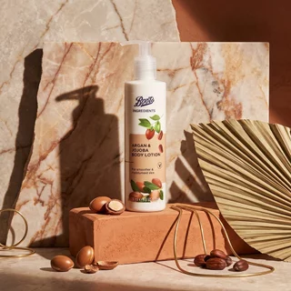 BOOTS INGREDIENTS บู๊ทส์ อินกรีเดียนส์ อาร์แกน แอนด์ โจโจบา บอดี้ โลชั่น 290 มล.