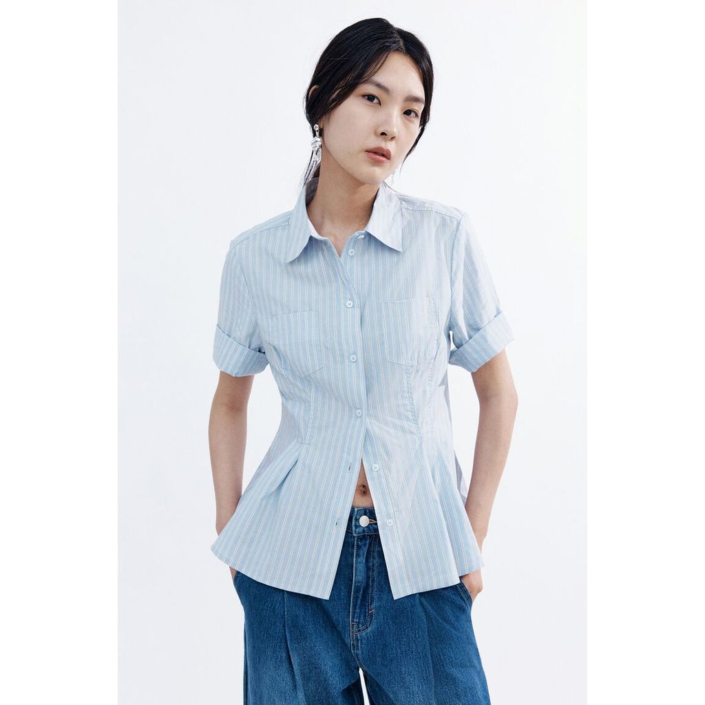 H&M(เอชแอนด์เอ็ม) เสื้อเชิ้ตแขนสั้นเข้ารูปเอว ผู้หญิง 1349040_1