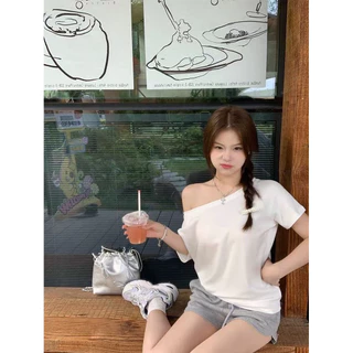 พร้อมส่ง ทรงหลวม เสื้อเเขนสั้นผู้หญิง เสื้อยืดเปิดไหล่ ผ้านิ่ม ใส่เเบบเปิดไหล่ได้ สาวอวบใส่ได้ Velca