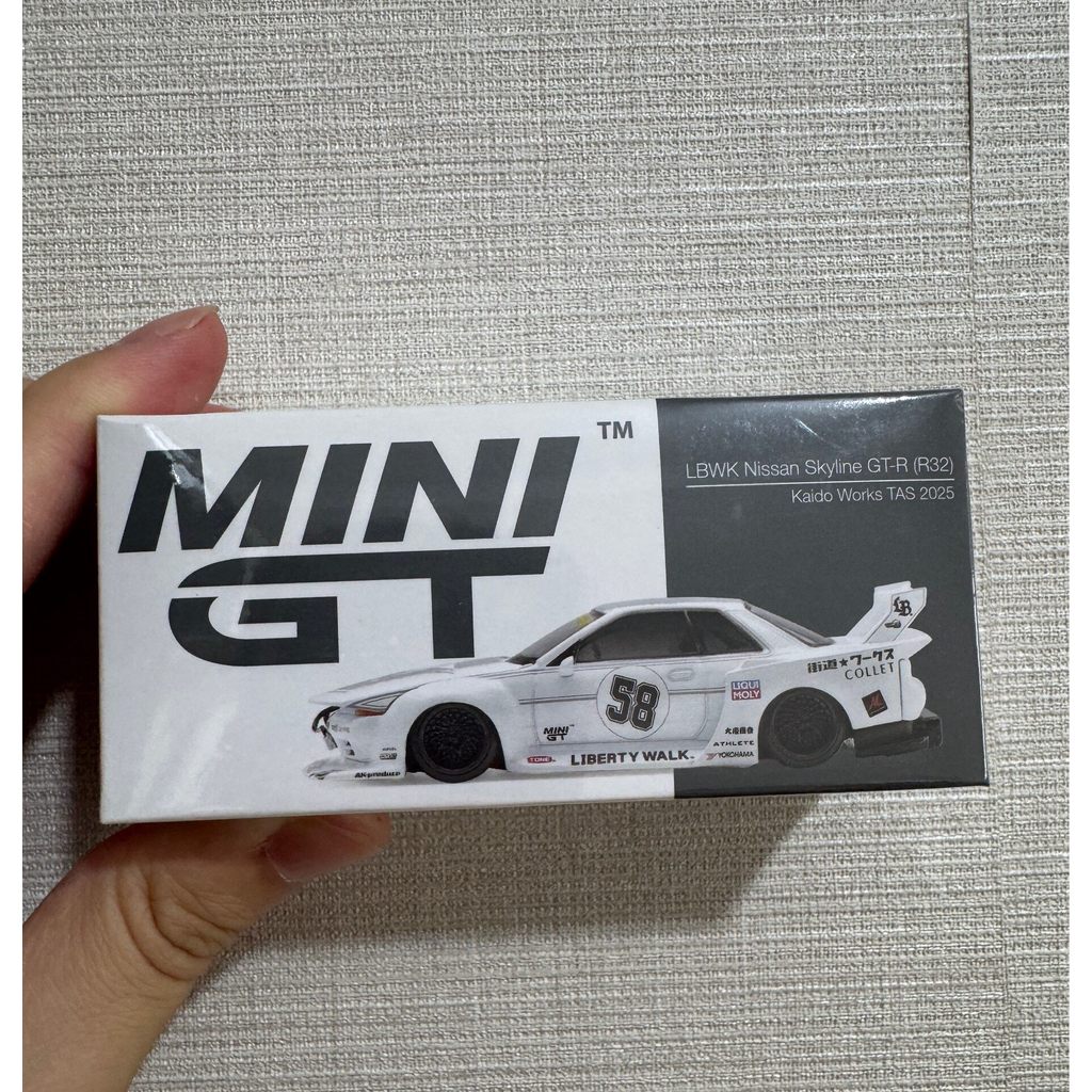 MINI GT LBWK Nissan Skyline GT