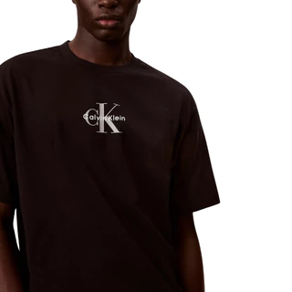 CALVIN KLEIN เสื้อยืดคอกลมแขนสั้นผู้ชาย Monogram logo ทรง Relaxed รุ่น 4RF004G UB1-สีดำ