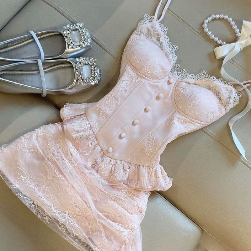 ชุดสองชิ้นแบบแฟชันฝรั่งเศส สไตล์ลูกสาว sexy กางเกงเอวแคบ พร้อมเสื้อด้านบนลายปักใหม่และขอบสีชมพู