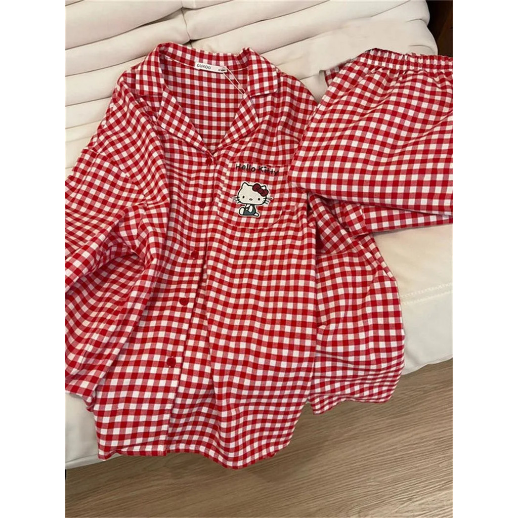 ชุดนอนผู้หญิงลายสก๊อตสีแดงคิตตี้ ออกแบบใหม่สำหรับฤดูใบไม้ผลิและฤดูใบไม้ร่วง ชุดแขนยาวขายาว อินเทรนด์ ใส่ได้หลายโอกาส