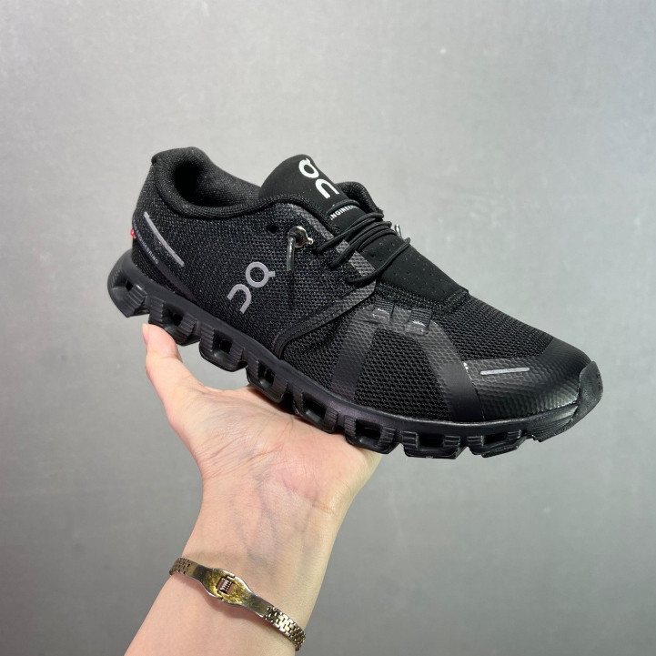 On Cloud Low-Top รองเท้าผ้าใบลําลองมัลติฟังก์ชั่นน้ําหนักเบาสบายสีดํา A9RL