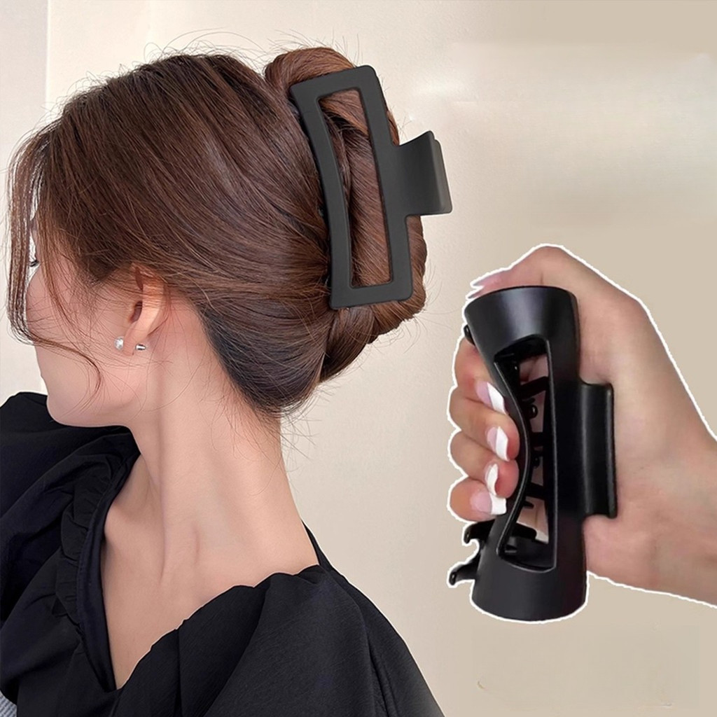 กิ๊บรัดผมแบบฉลามจากซิลิโคนนิ่ม กิ๊บขนาดใหญ่ยึดแน่น ออกแบบมาเพื่อรับหัวได้สองทาง เป็นอุปกรณ์ตกแต่งทรงผมที่สวยงามและใช้งานได้นาน