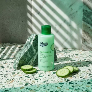 Boots Cucumber 2-In-1 Face Cleanser & Toner 150Ml บู๊ทส์ คิวคัมเบอร์ 2-อิน-1 เฟซ คลีนเซอร์ & โทนเนอร์ 150มล.