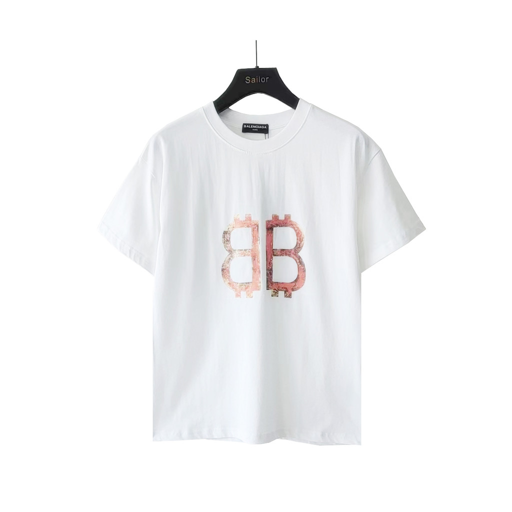 BALENCIAGA/BALENCIAGA/2026 คลาสสิกรอบคอแขนสั้นเสื้อยืดผู้ชายผู้หญิงขายร้อน Street Western สไตล์กีฬาแ
