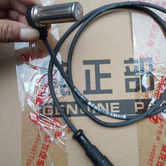 Dongfeng Liuqi โรงงานเดิม Chenglong H7 M3B 609 H5 เซ็นเซอร์ ABS เบรค