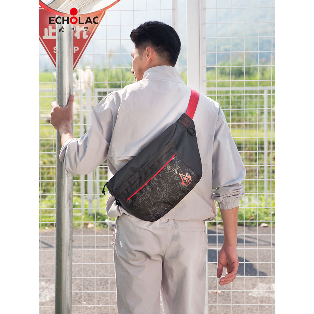 Echolac/Echolac Assassins Creed Co-Branded Chest Bag Men Sports Casual กระเป๋าคาดเอวแฟชั่นกระเป๋า Me