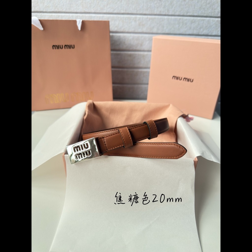 เข็มขัดหนังคุณภาพดี MiuMiu สไตล์ cowhide เหมาะสำหรับใส่กับกางเกงขายาวและเดินทาง