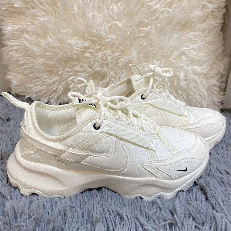 รองเท้าผู้ชาย Nike TC 7900